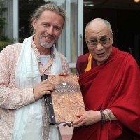 WORLD INSIGHT Erlebnisreisen<br><small><small>Katalogpräsentation 2019/20 und Reportage „Meine Reise zum Dalai Lama“</small></small>